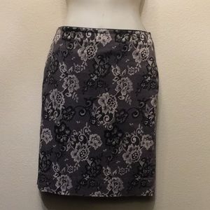 Lace Pattern Pencil Skirt